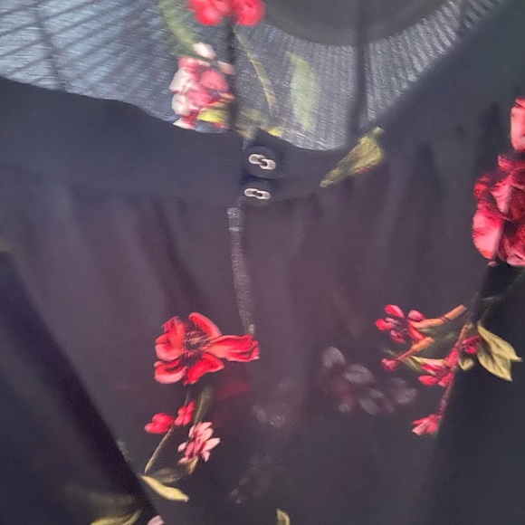 Women’s Reitman’s 2x floral blouse. - Picture 5 of 7